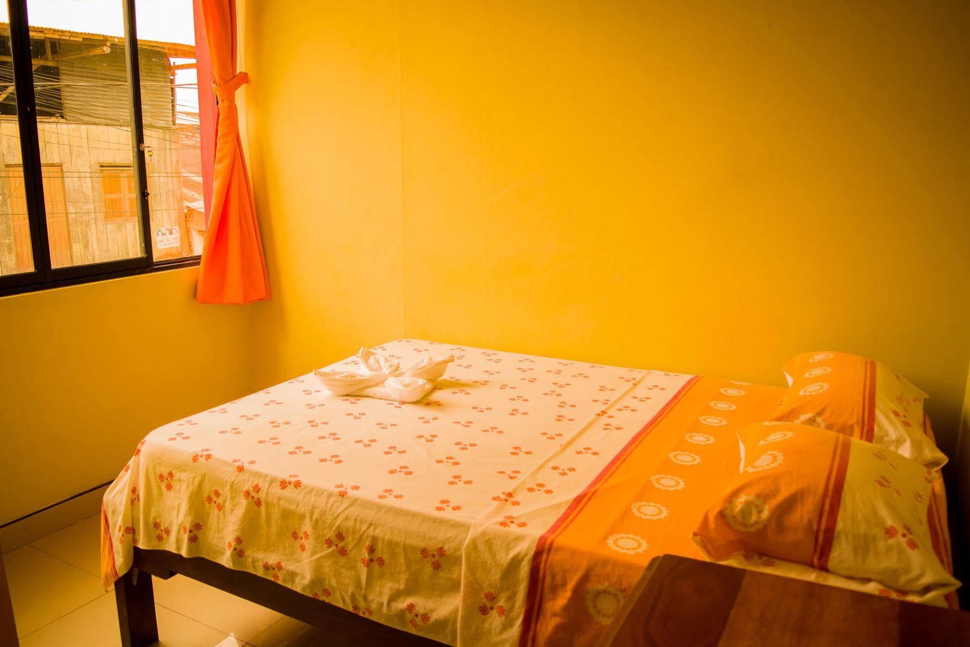 Hospedaje Las Amazonas Iquitos Exteriör bild